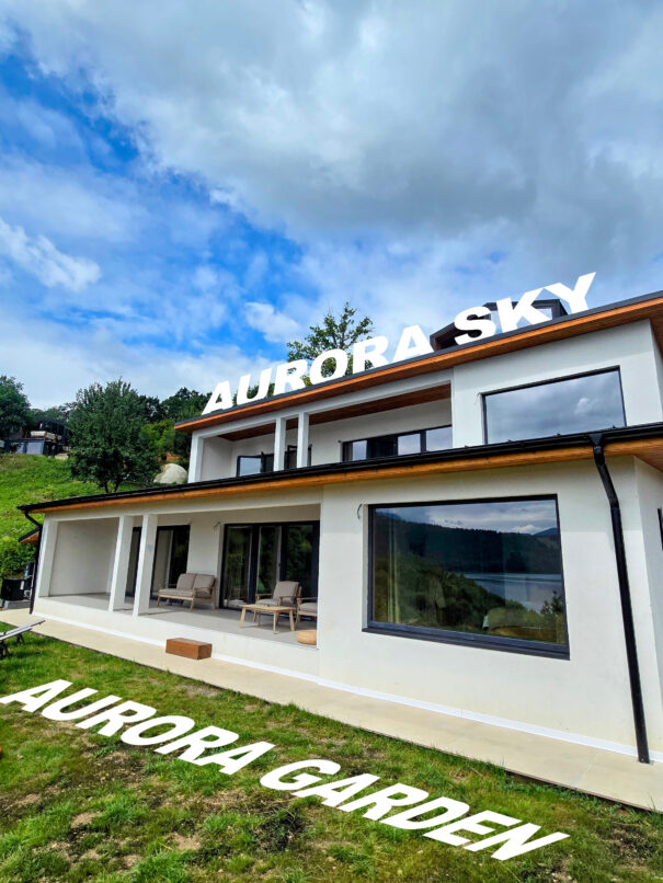 Aurora Sky - Aurora Garden Moon lake bicaz