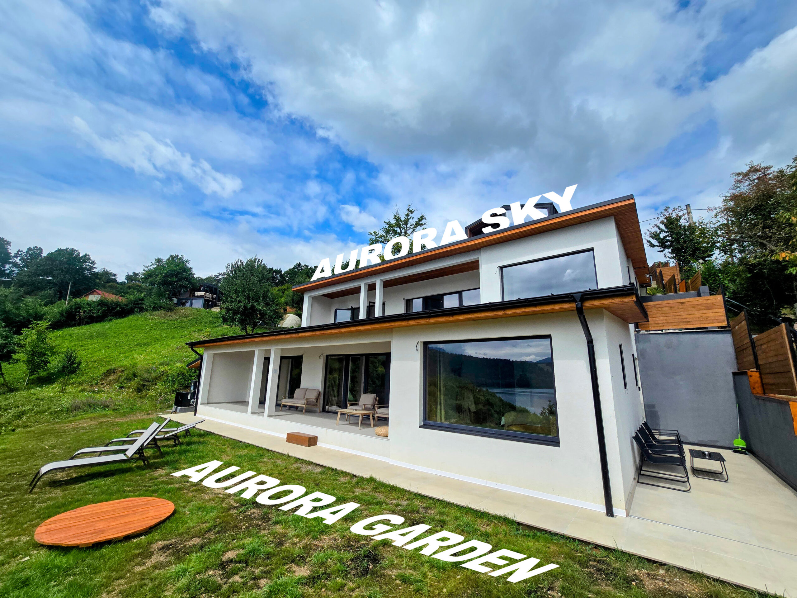 Aurora Sky - Aurora Garden Moon lake bicaz